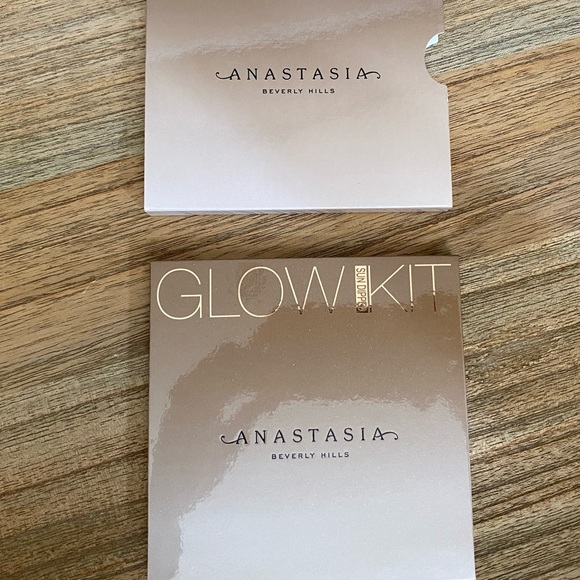 Anastasia Beverly Hills Other - Anastasia glow kit